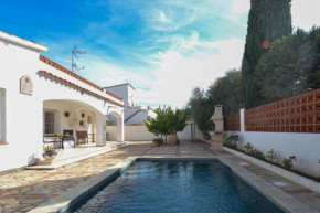 ACP09 MAISON TYPIQUE DE ROSES SECTEUR MAS BUSCA avec UNE PISCINE PRIVEE